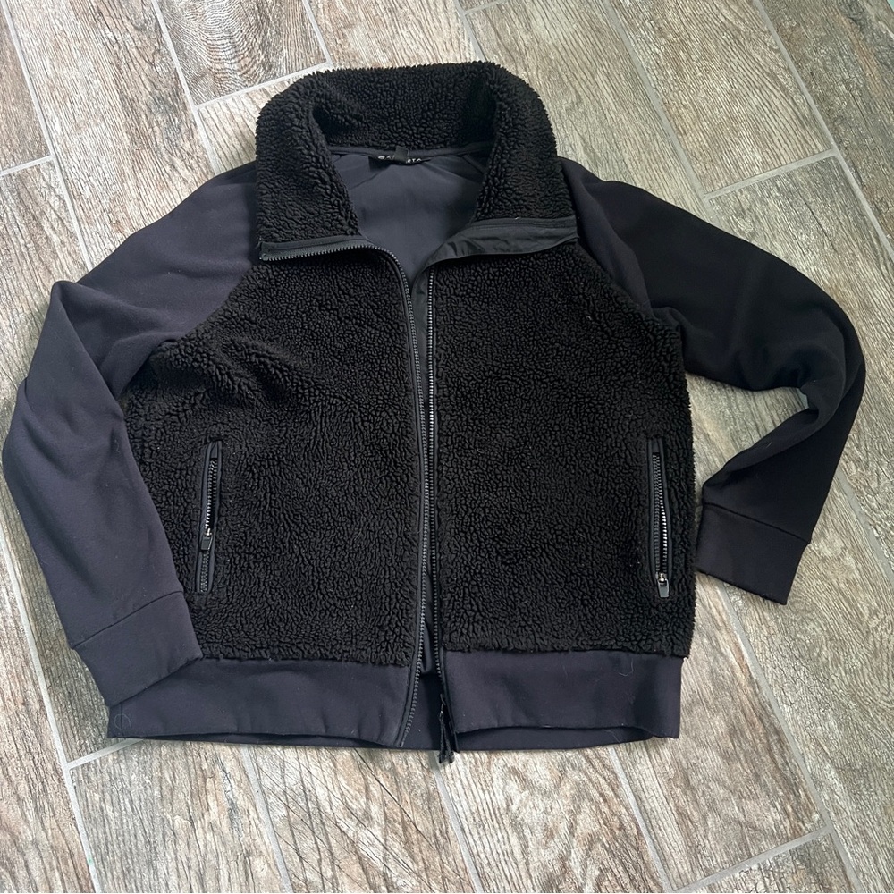 Athleta Range Sherpa Jacket in Black, Zipper closure, Women’s Medium - Picture 2 of 8